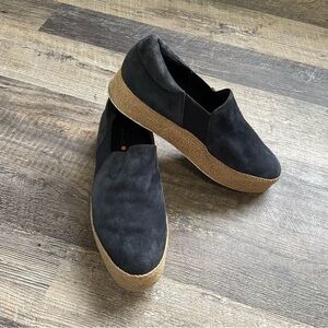Vince Wilden Slip-On Sneaker Slip-on
Round toe Leather & fabric lining